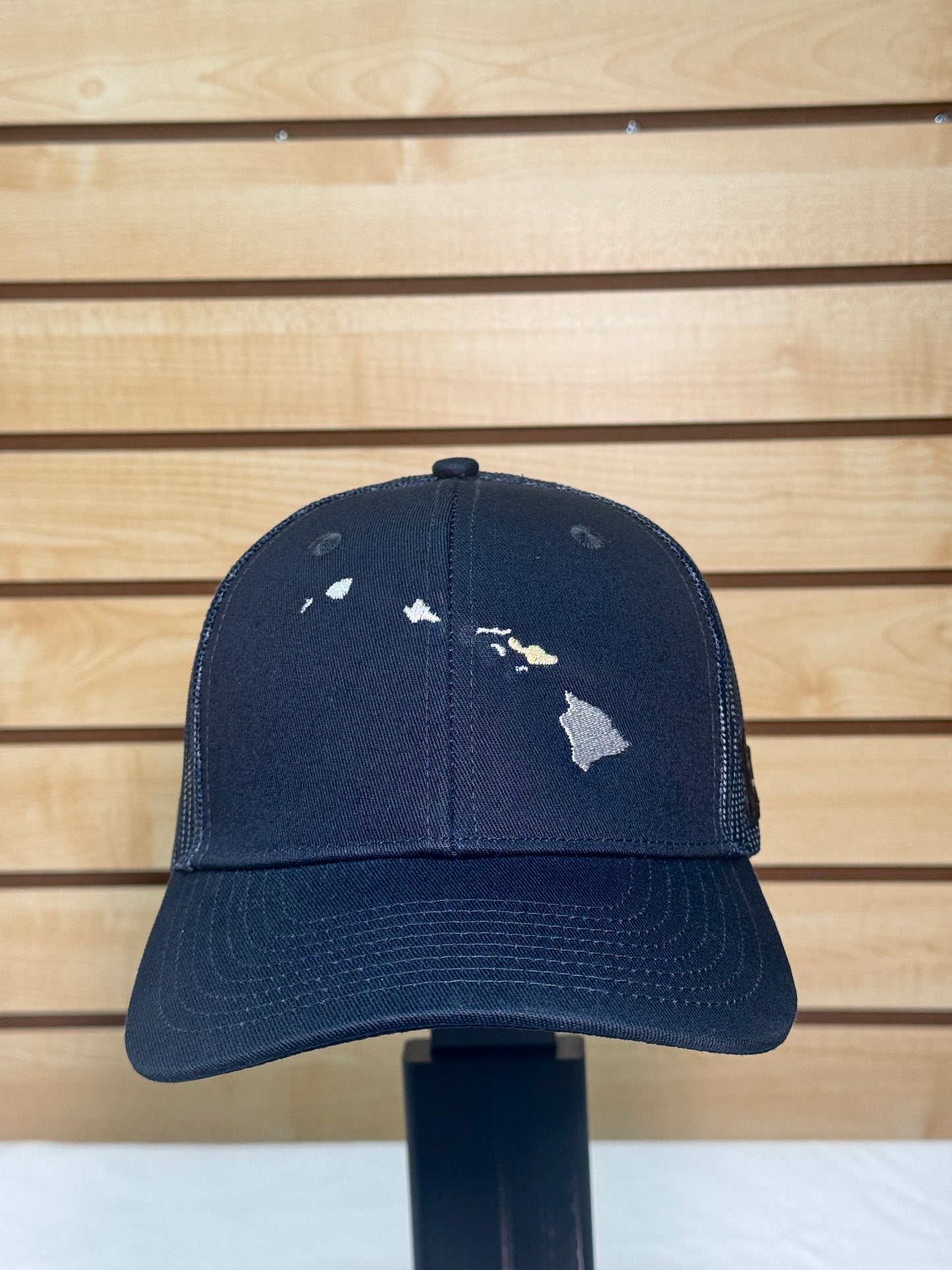 ISLANDS - TRUCKER