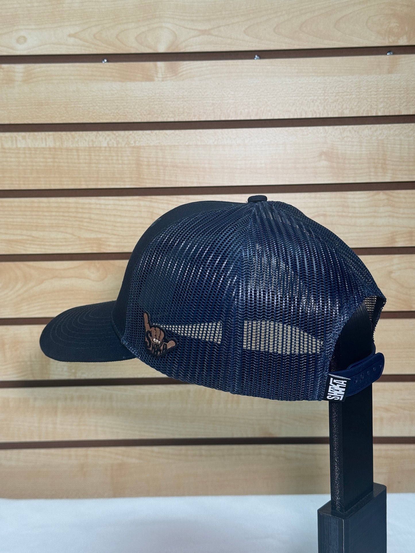 ISLANDS - TRUCKER